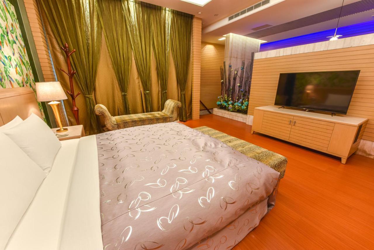 Purple Garden Motel Kaohsiung Esterno foto